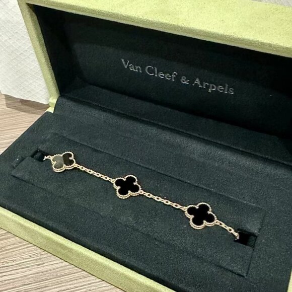 💎Authentic 💎Van Cleef & Arpels 18K Gold Onyx 5-Flower Bracelet💎 - Picture 1 of 6